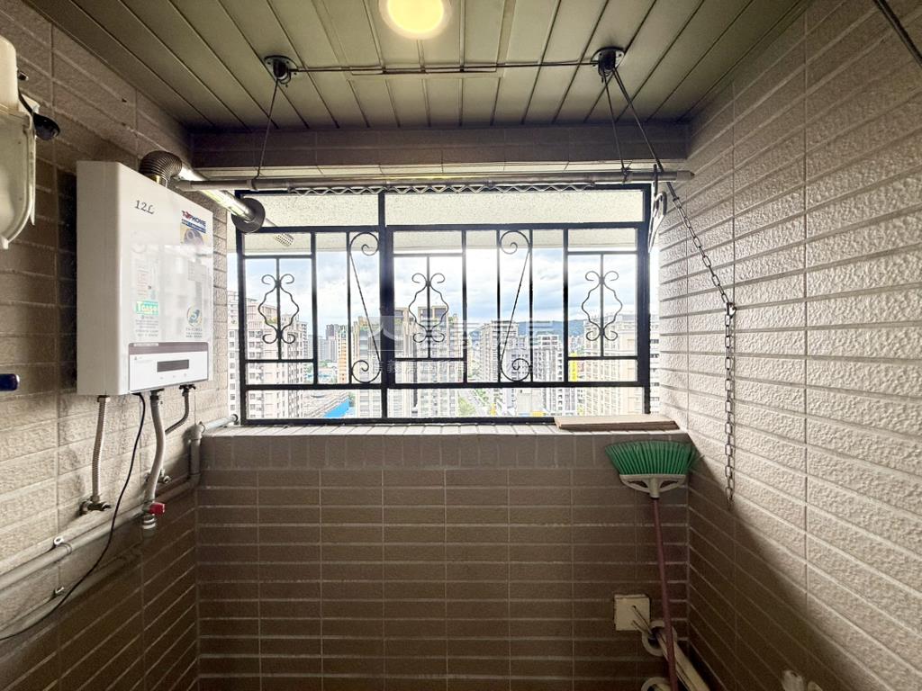 低總價！高樓三房車位房屋室內格局與周邊環境
