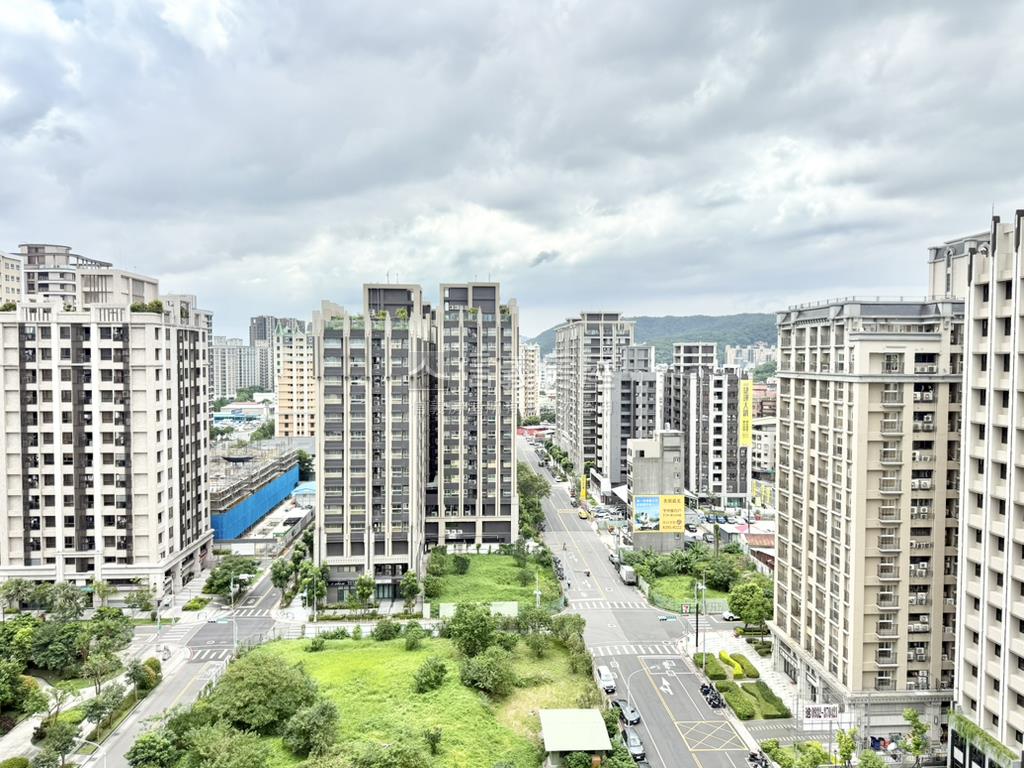 低總價！高樓三房車位房屋室內格局與周邊環境