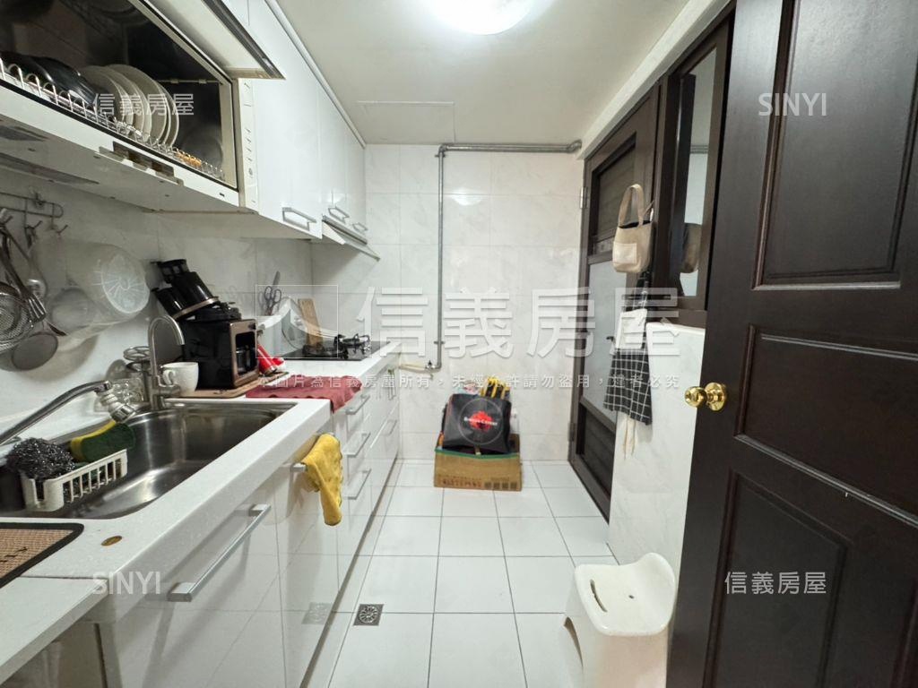 【美麗國】電梯大兩房房屋室內格局與周邊環境