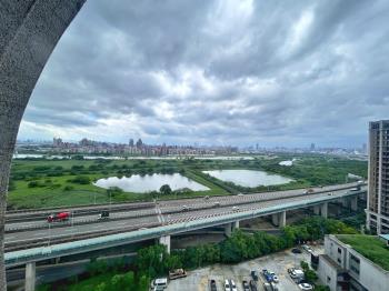 ＳＫＹ１裝潢河景２＋１