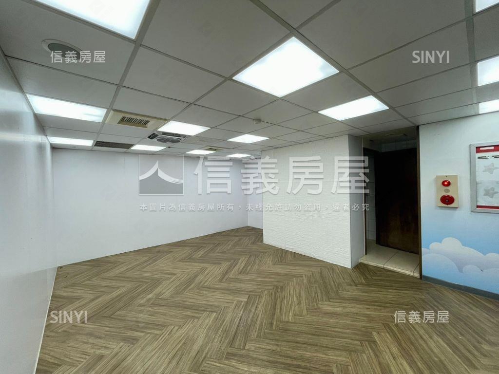 三多商圈傳家雙面寬金透店房屋室內格局與周邊環境