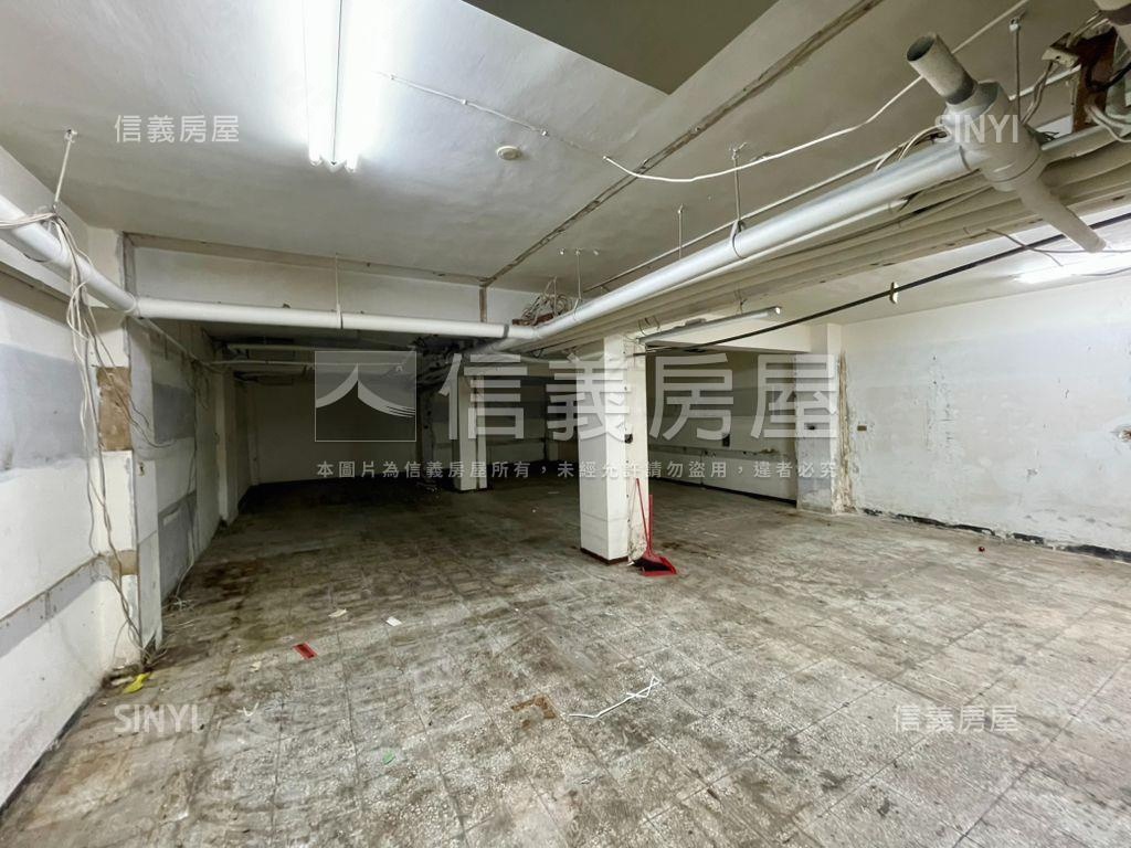 三多商圈傳家雙面寬金透店房屋室內格局與周邊環境