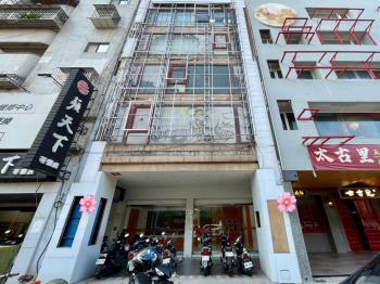 三多商圈傳家雙面寬金透店