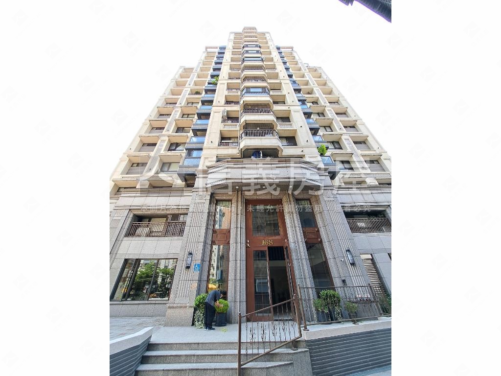 誠售板橋蒲陽精裝四房車位房屋室內格局與周邊環境