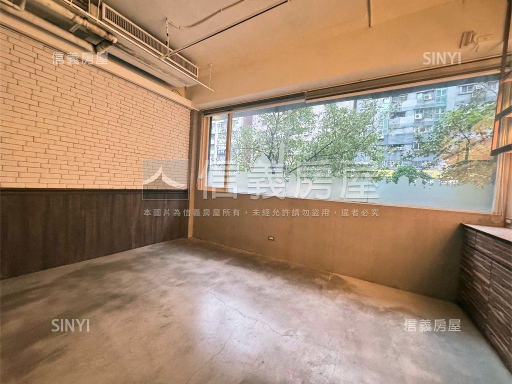 正南京東路商二大土地透天房屋室內格局與周邊環境