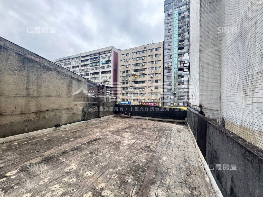 正南京東路商二大土地透天房屋室內格局與周邊環境