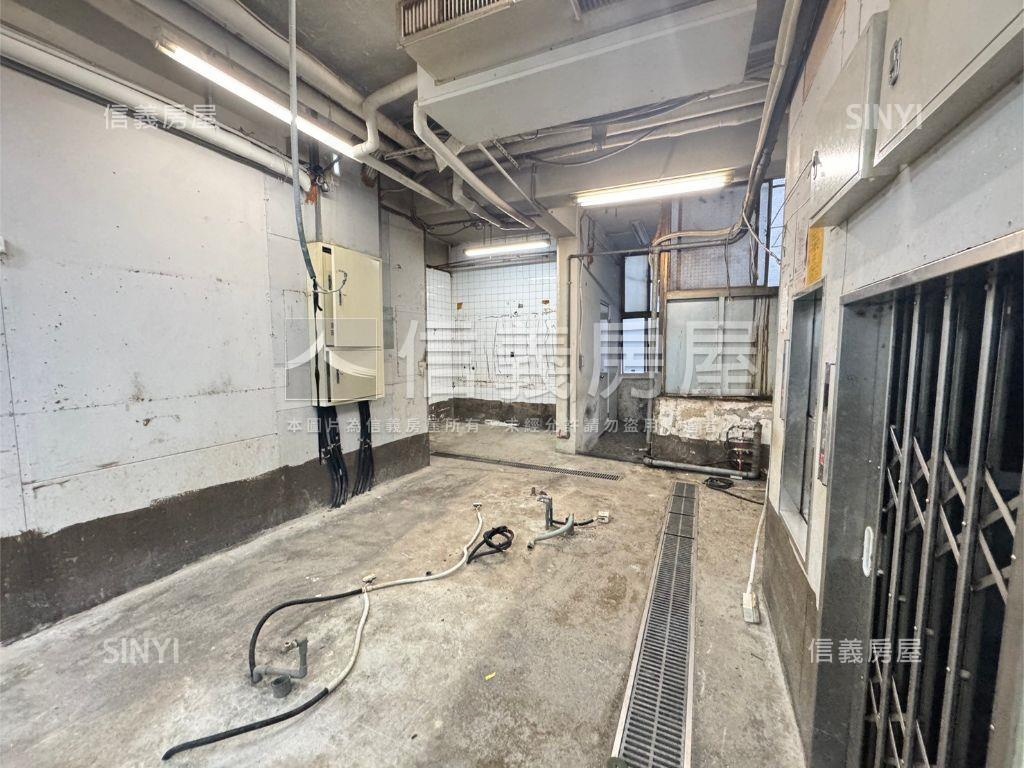 正南京東路商二大土地透天房屋室內格局與周邊環境