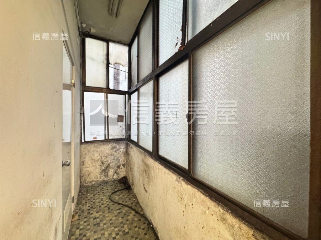 正南京東路商二大土地透天房屋室內格局與周邊環境