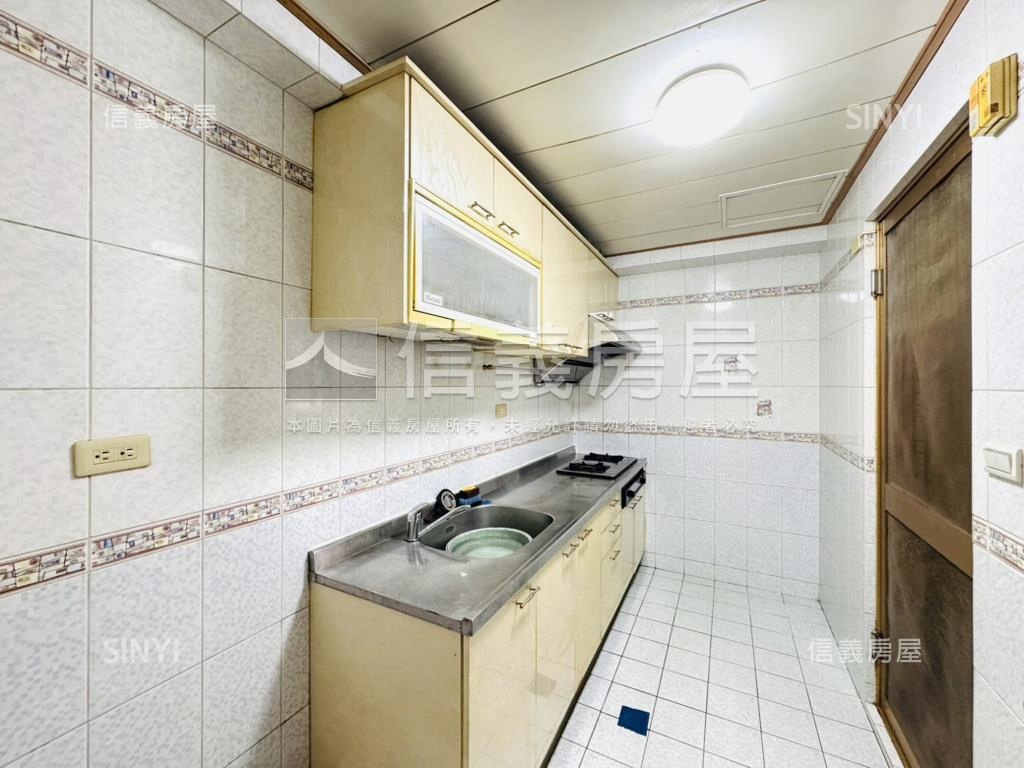 仁愛路低公設電梯３房１室房屋室內格局與周邊環境