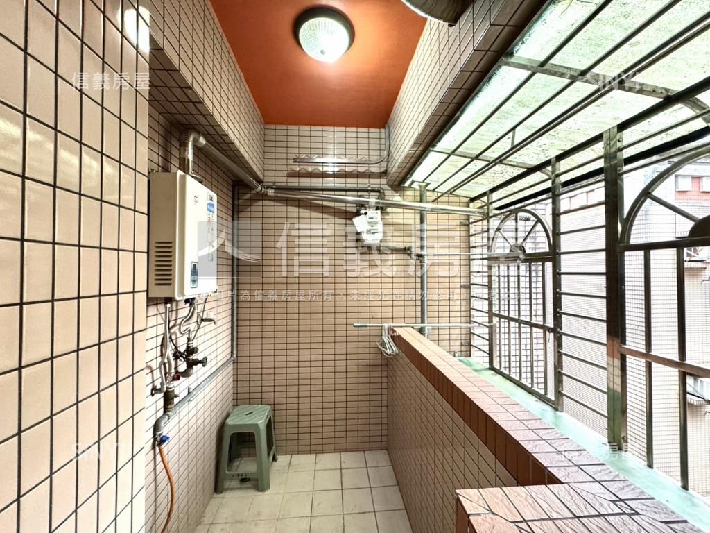 仁愛路低公設電梯３房１室房屋室內格局與周邊環境