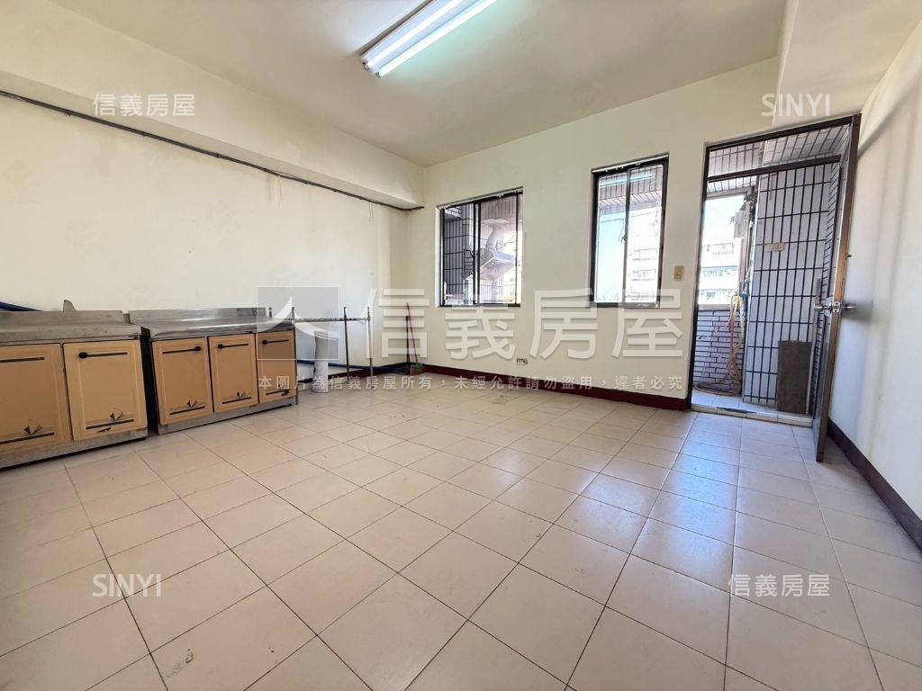 鹽埕駁二高樓大坪採光宅房屋室內格局與周邊環境