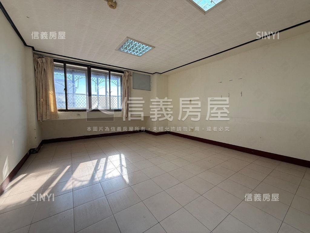 鹽埕駁二高樓大坪採光宅房屋室內格局與周邊環境