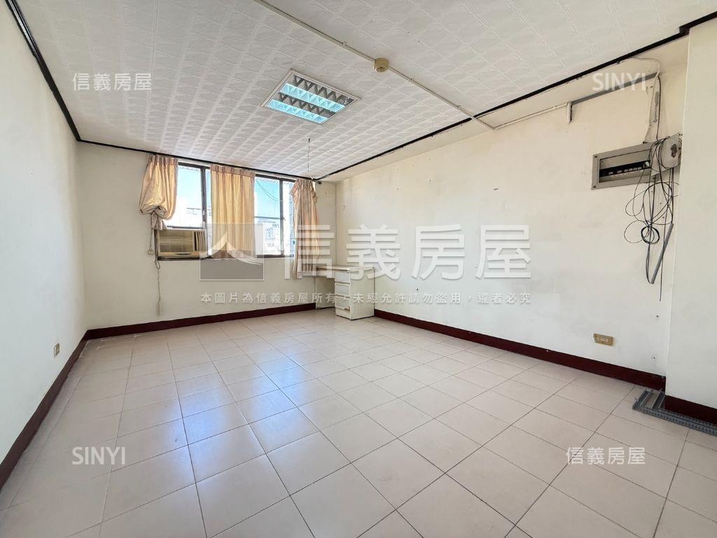 鹽埕駁二高樓大坪採光宅房屋室內格局與周邊環境