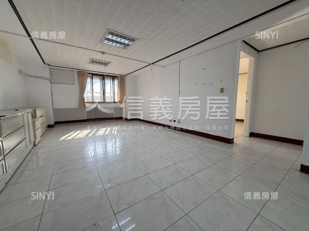 鹽埕駁二高樓大坪採光宅房屋室內格局與周邊環境