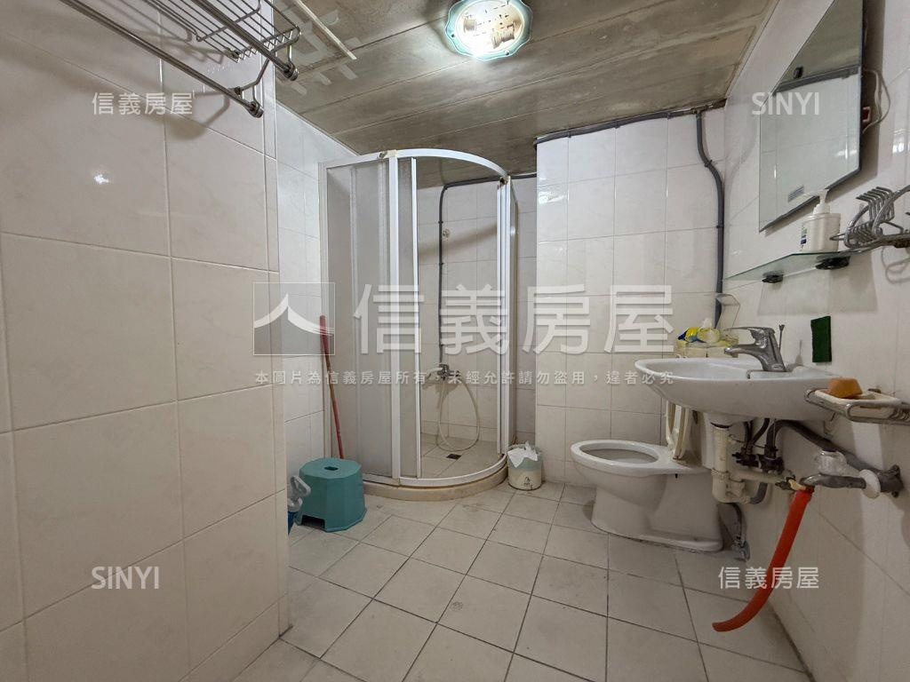 鹽埕駁二高樓大坪採光宅房屋室內格局與周邊環境