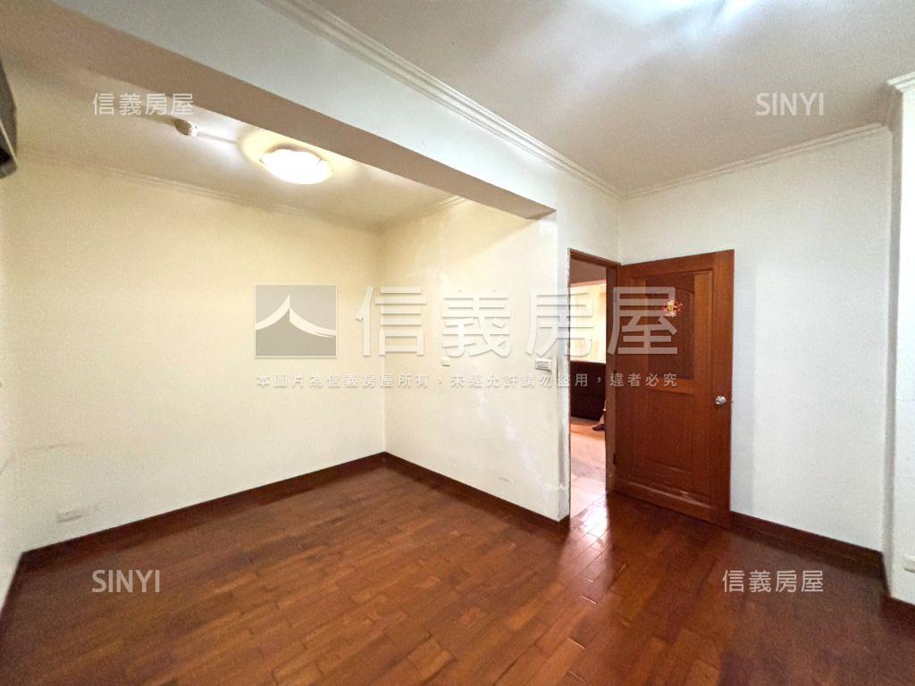 藝術溫馨３房車位房屋室內格局與周邊環境