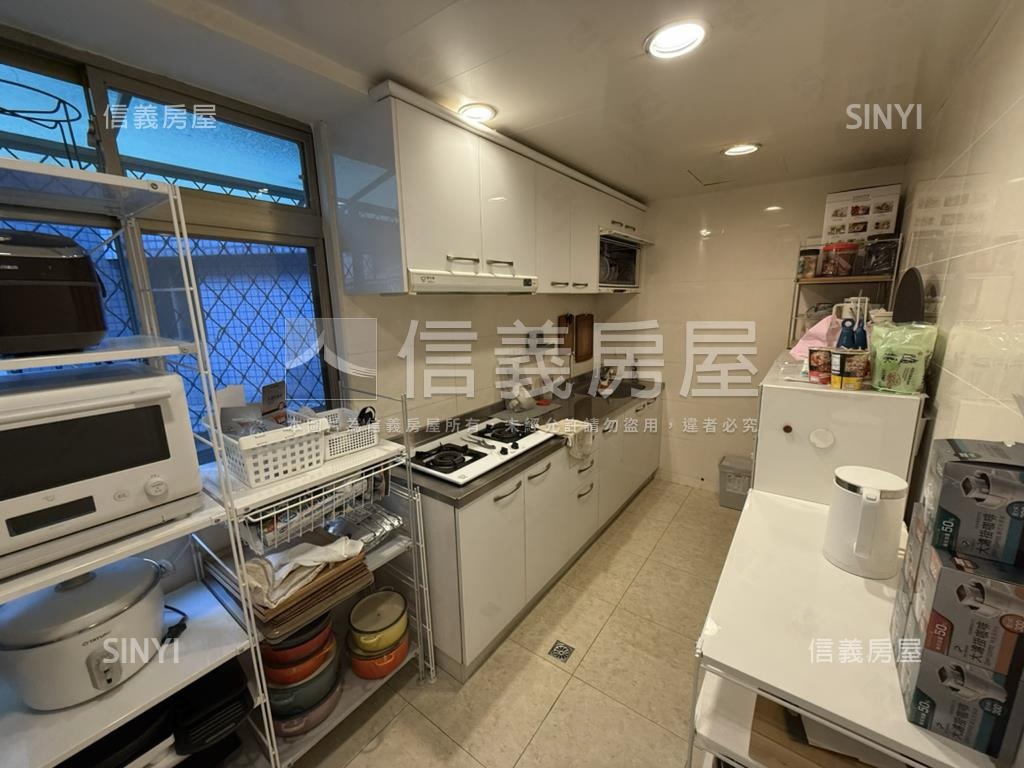 近光復橋商辦有車位房屋室內格局與周邊環境