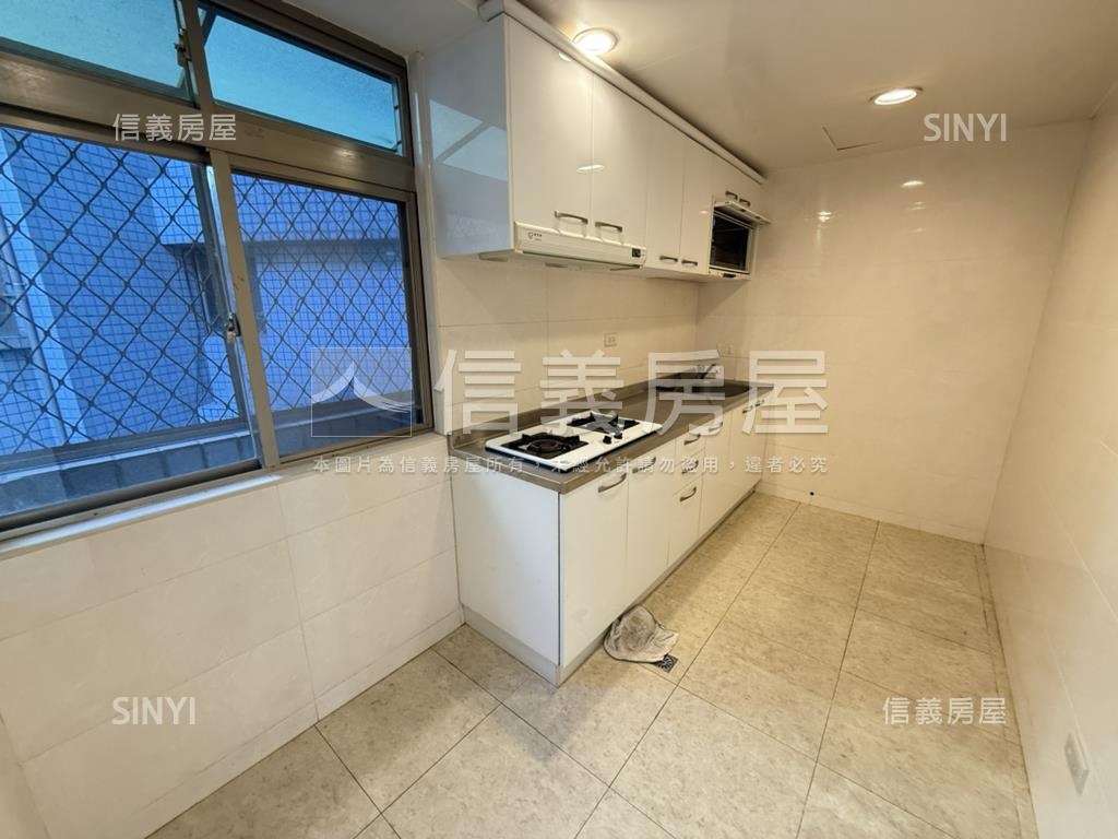 近光復橋商辦有車位房屋室內格局與周邊環境