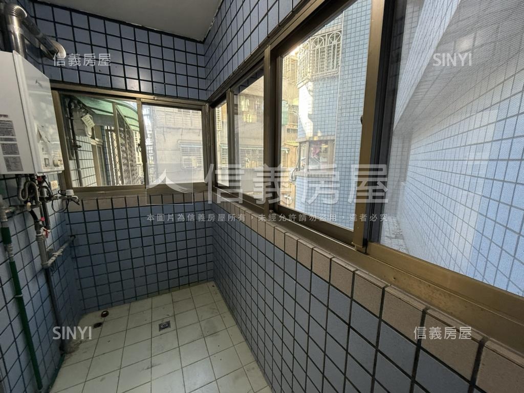 近光復橋商辦有車位房屋室內格局與周邊環境