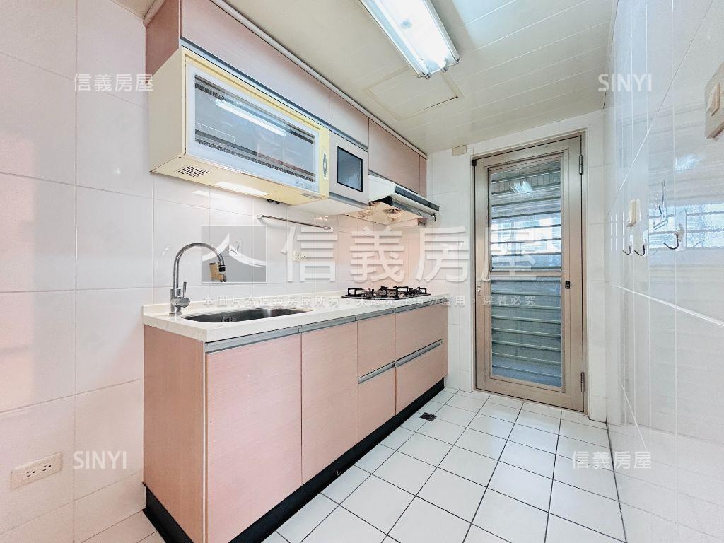 四季衛浴開窗兩房車位房屋室內格局與周邊環境