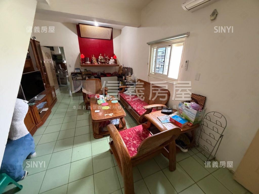 迪化低總頂樓大空間房屋室內格局與周邊環境