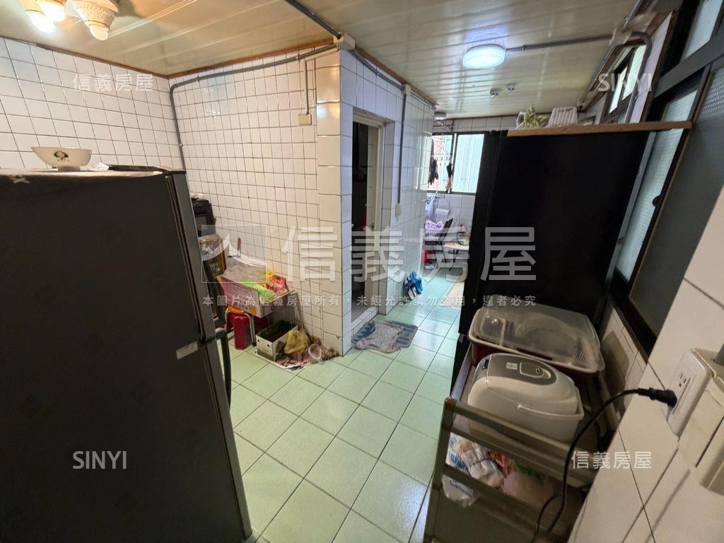 迪化低總頂樓大空間房屋室內格局與周邊環境