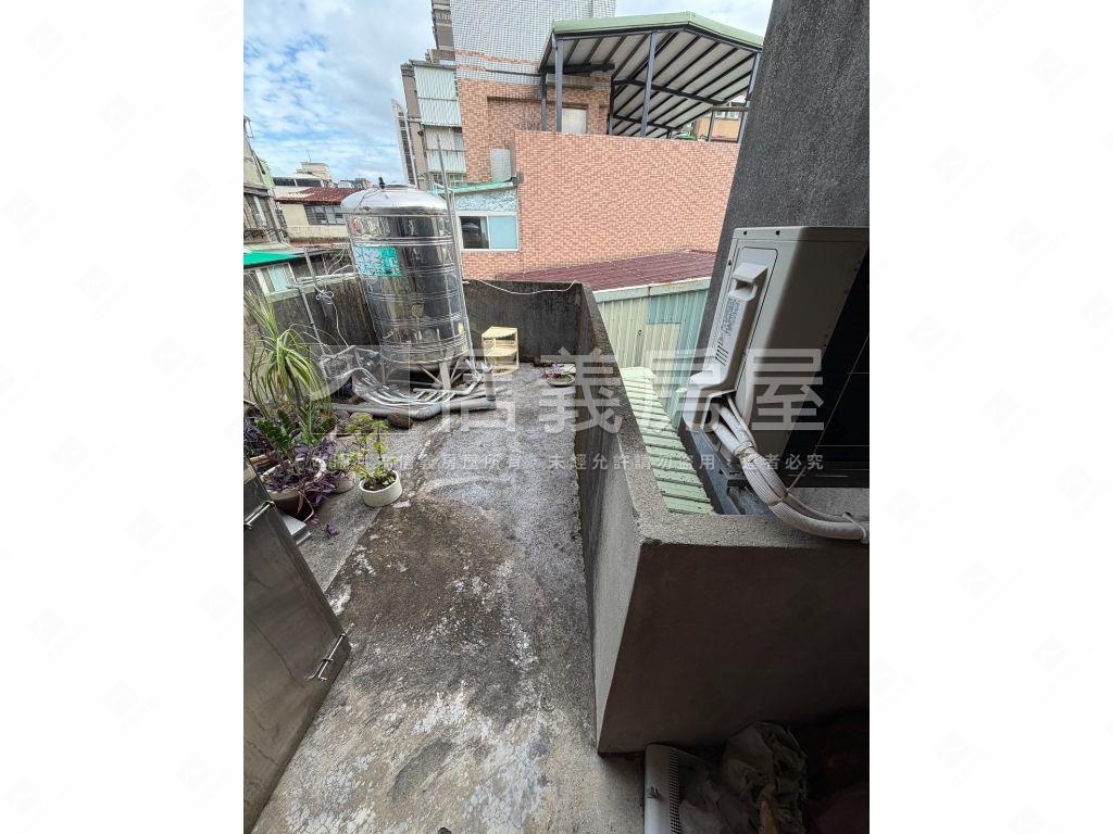 迪化低總頂樓大空間房屋室內格局與周邊環境