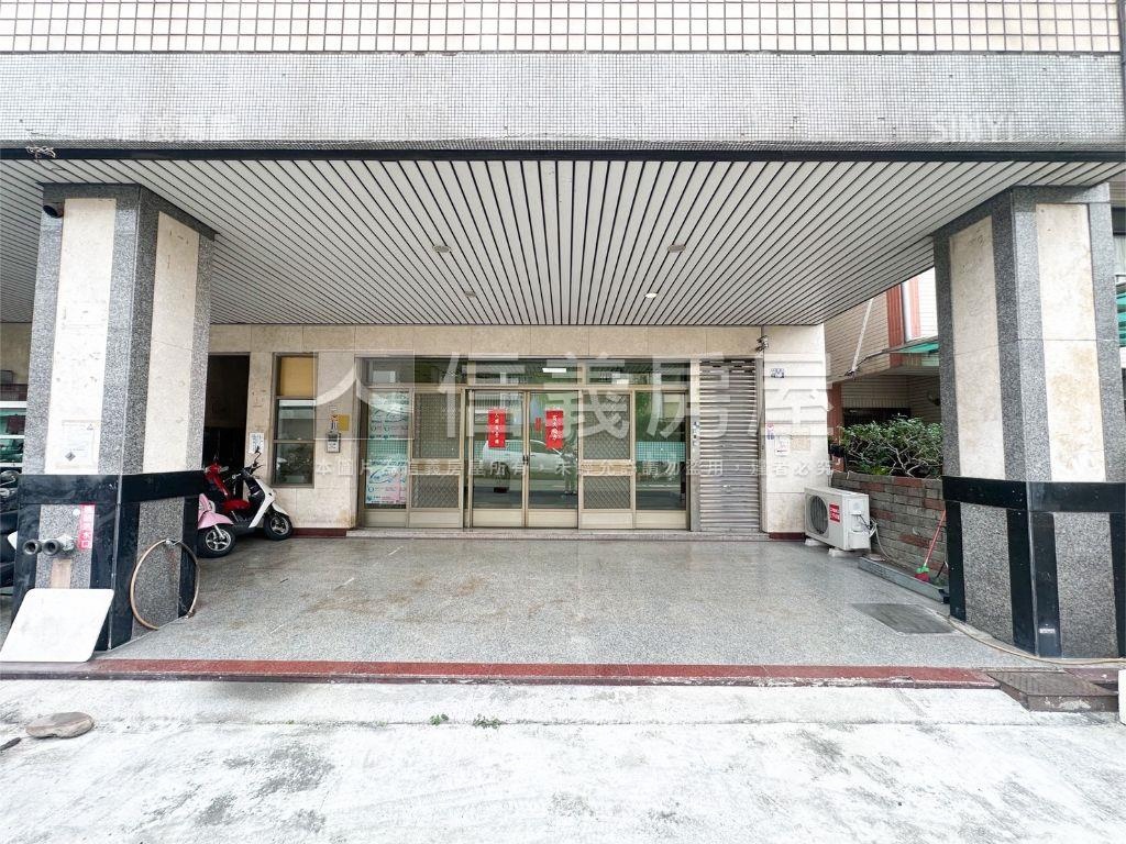 大面寬１－２樓招財店面房屋室內格局與周邊環境