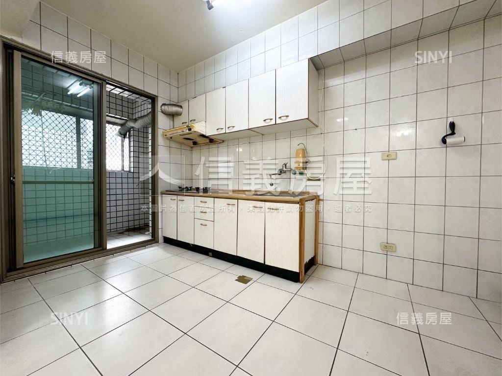 大面寬１－２樓招財店面房屋室內格局與周邊環境