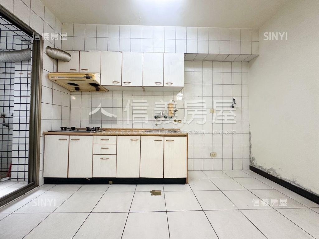 大面寬１－２樓招財店面房屋室內格局與周邊環境