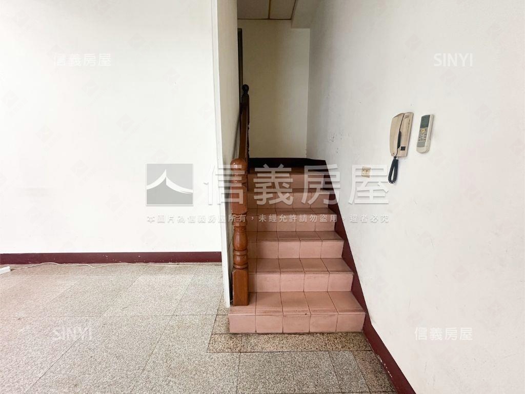 大面寬１－２樓招財店面房屋室內格局與周邊環境