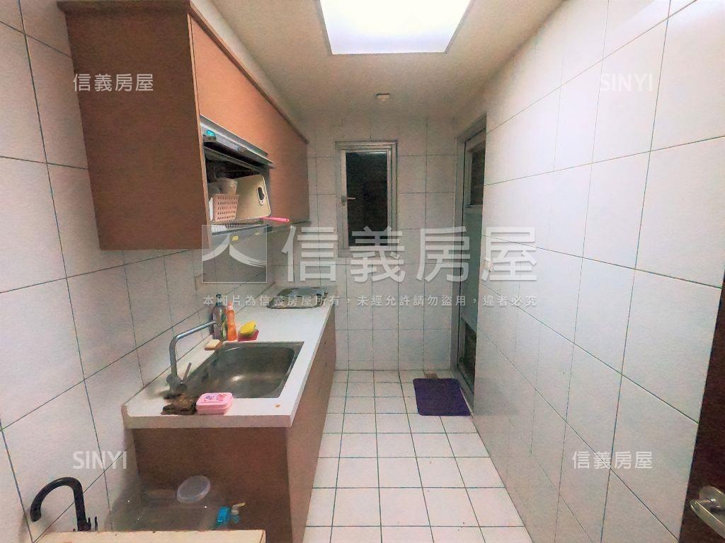 淡水站前稀有四房房屋室內格局與周邊環境