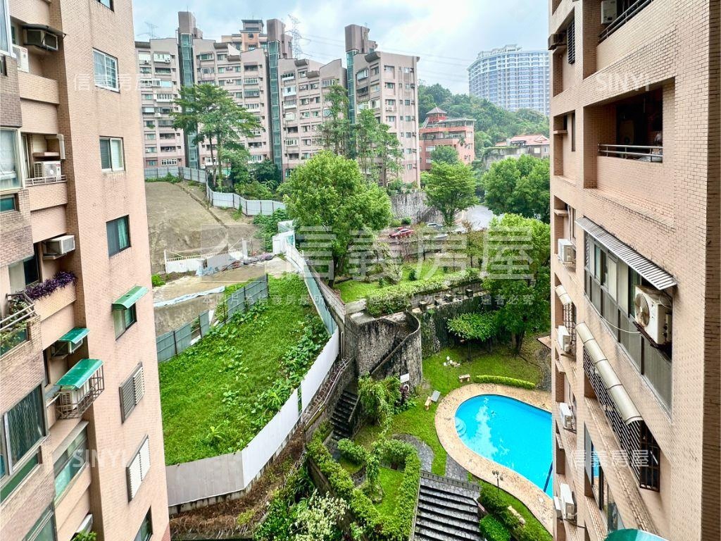 綠波山莊三房平面車房屋室內格局與周邊環境