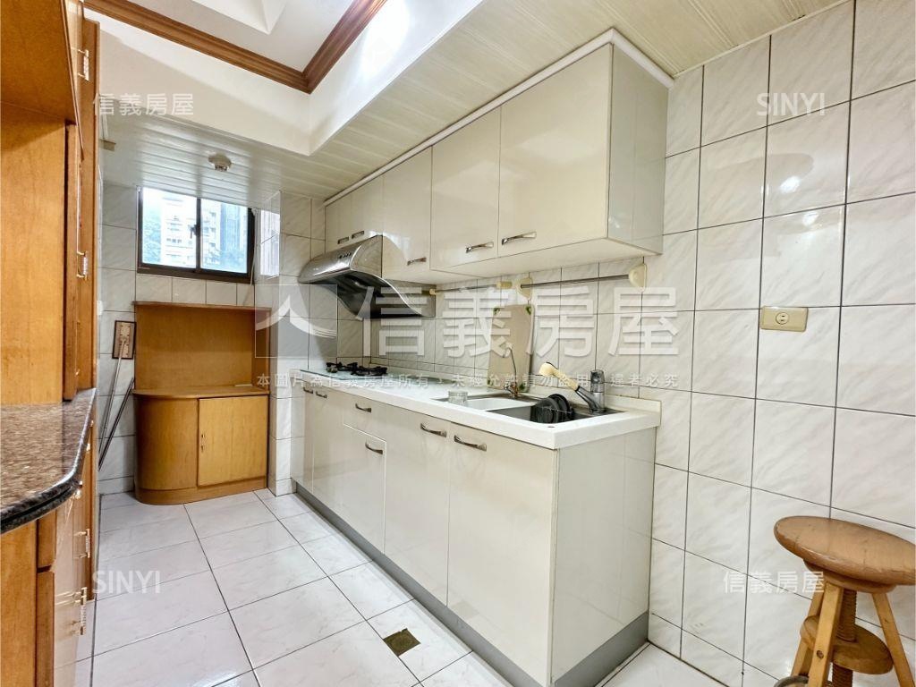 綠波山莊三房平面車房屋室內格局與周邊環境