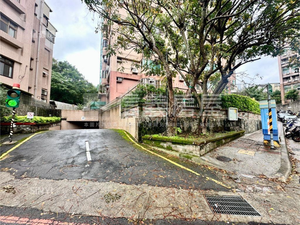 綠波山莊三房平面車房屋室內格局與周邊環境