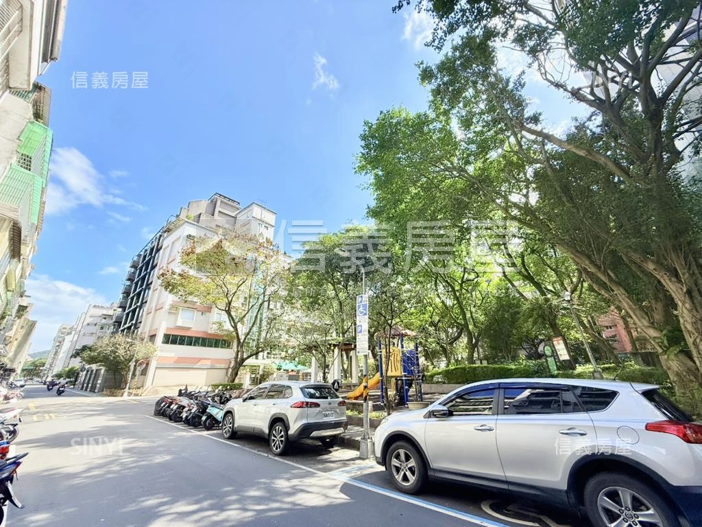 面朝恆光公園電梯三房車位房屋室內格局與周邊環境