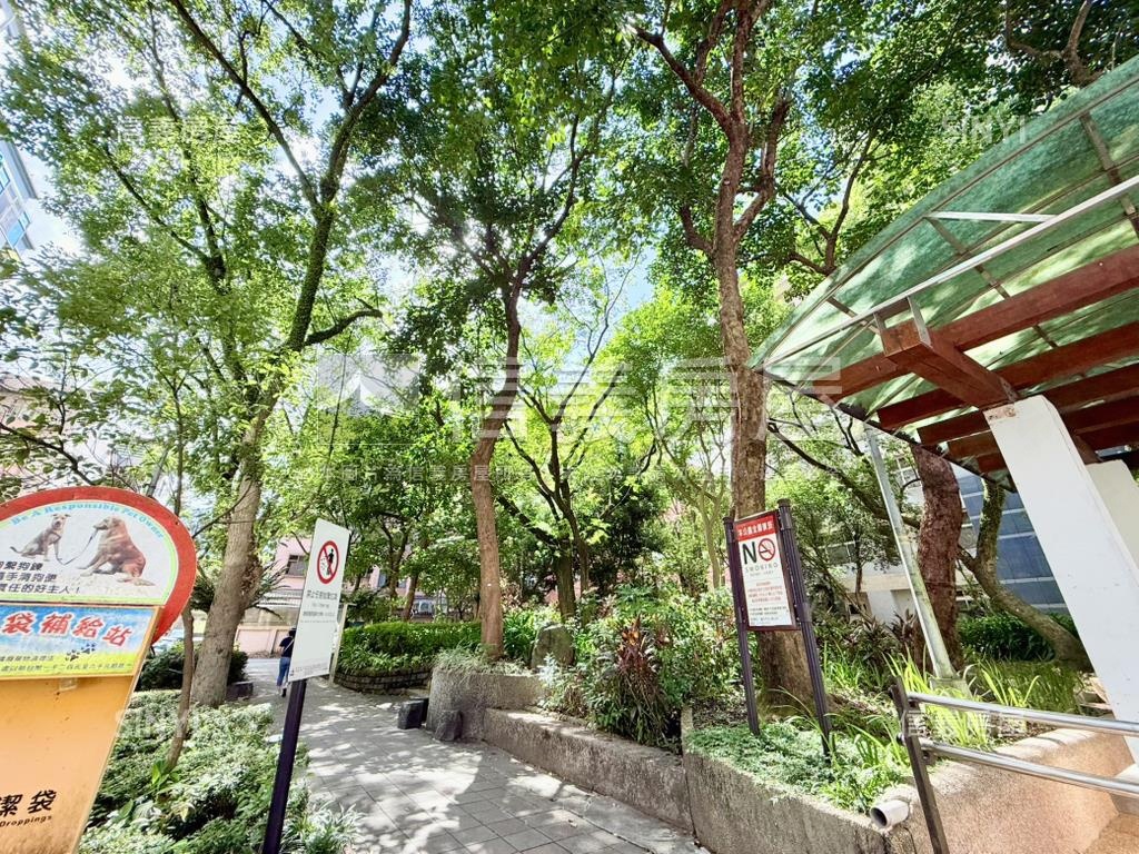 面朝恆光公園電梯三房車位房屋室內格局與周邊環境