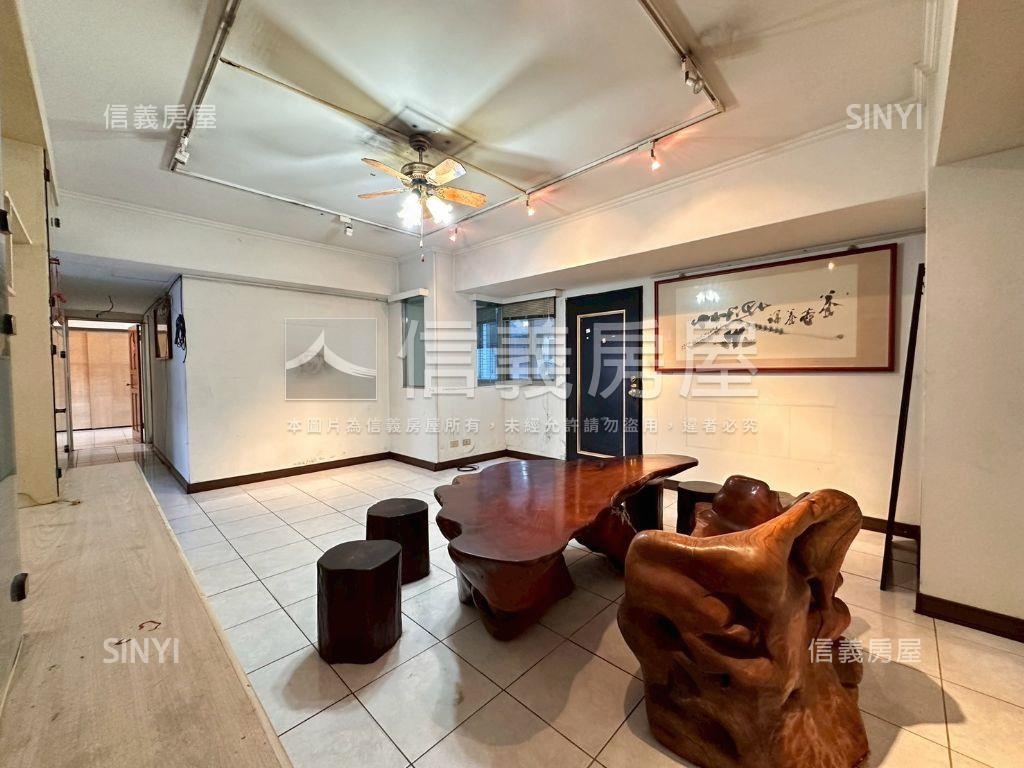 近大墩家樂福華廈三房車位房屋室內格局與周邊環境