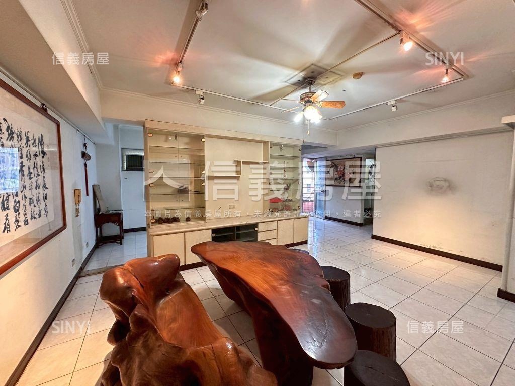 近大墩家樂福華廈三房車位房屋室內格局與周邊環境