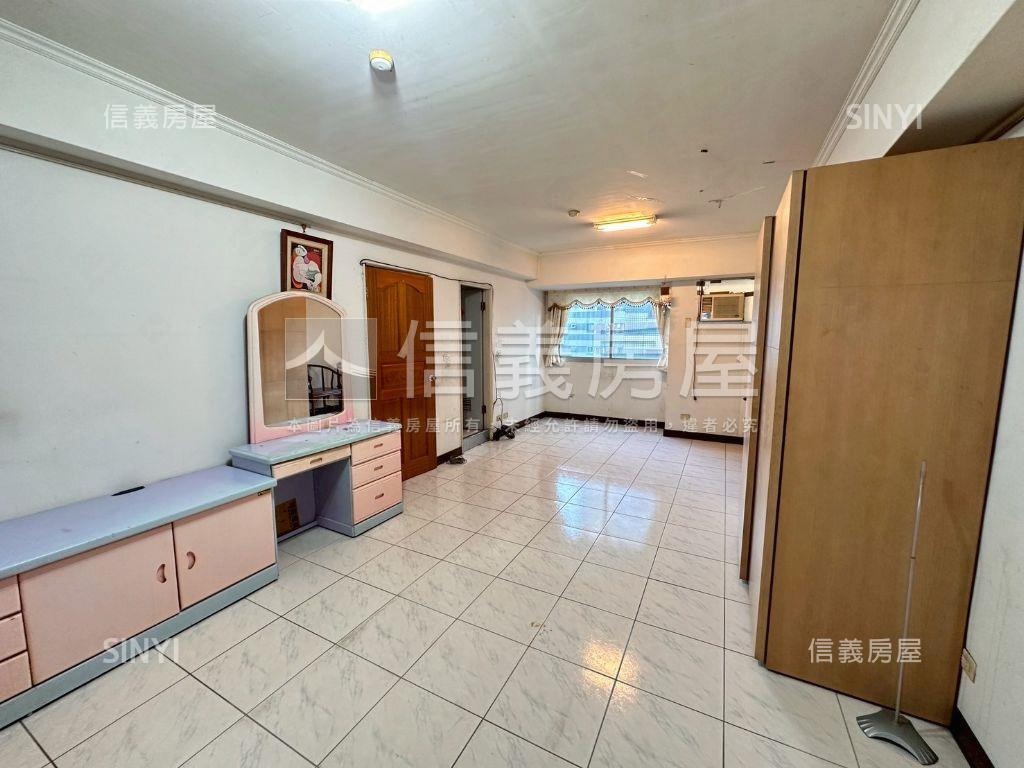 近大墩家樂福華廈三房車位房屋室內格局與周邊環境