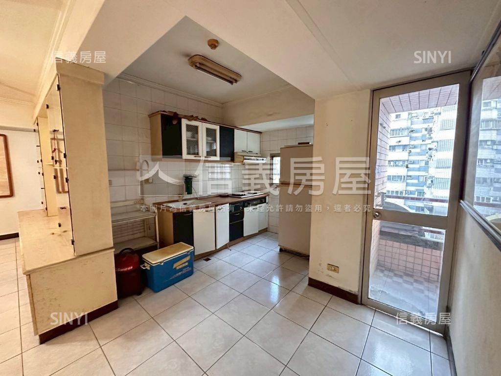 近大墩家樂福華廈三房車位房屋室內格局與周邊環境