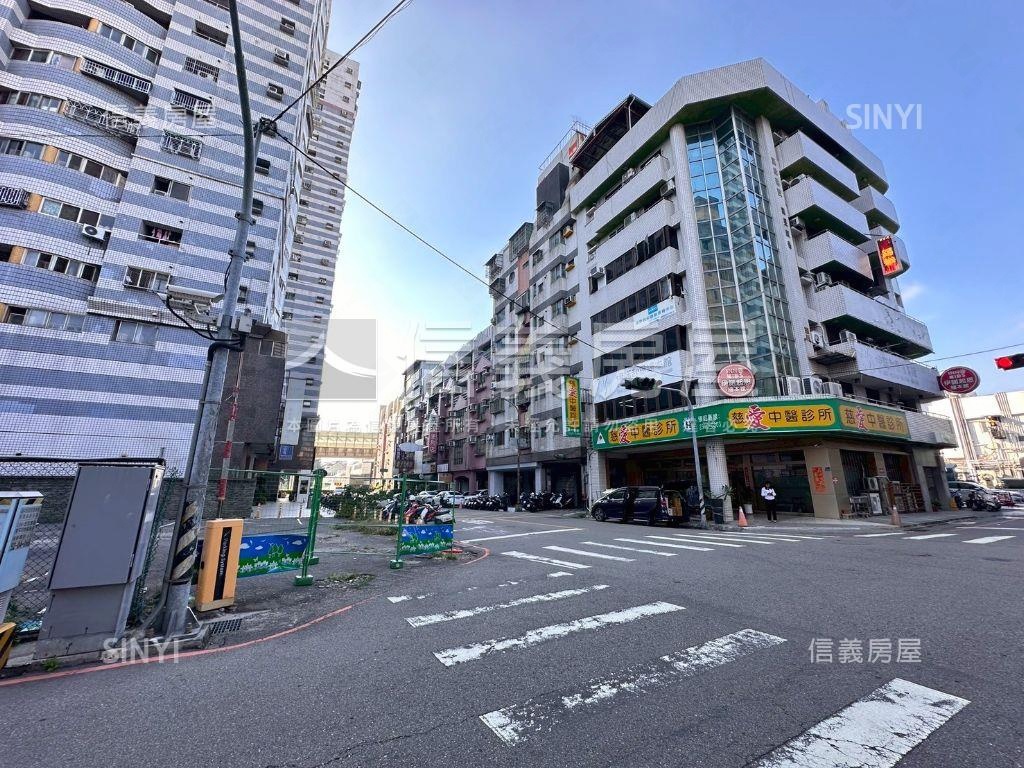 近大墩家樂福華廈三房車位房屋室內格局與周邊環境