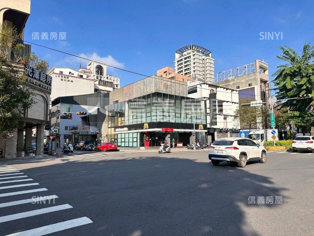 近大墩家樂福華廈三房車位房屋室內格局與周邊環境