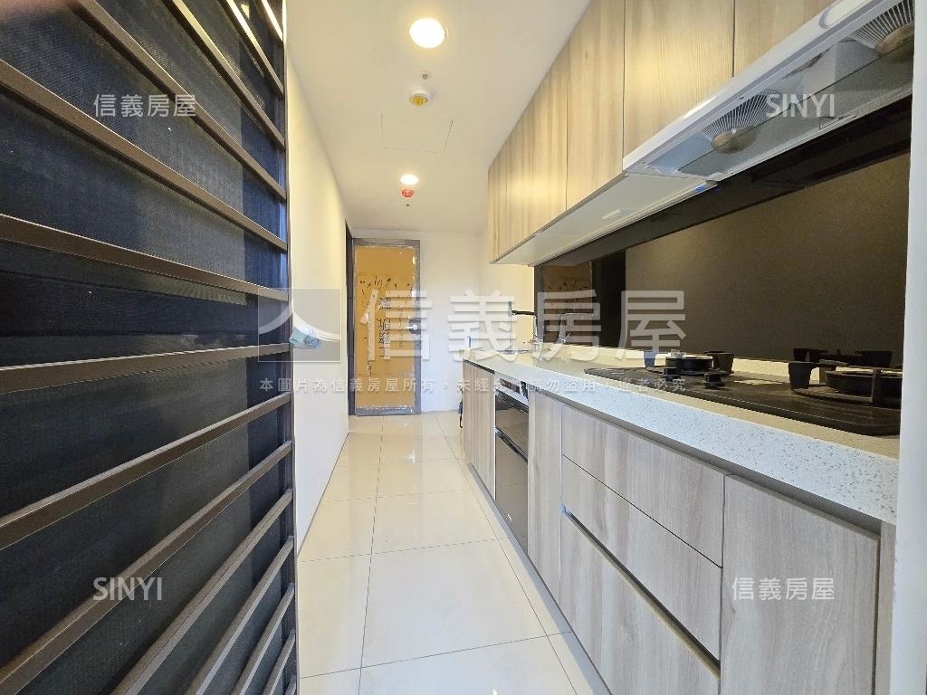 高樓視野遼闊文華三房車位房屋室內格局與周邊環境