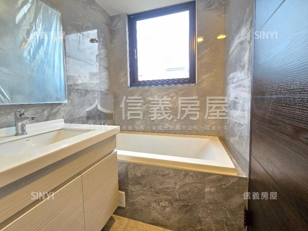 高樓視野遼闊文華三房車位房屋室內格局與周邊環境