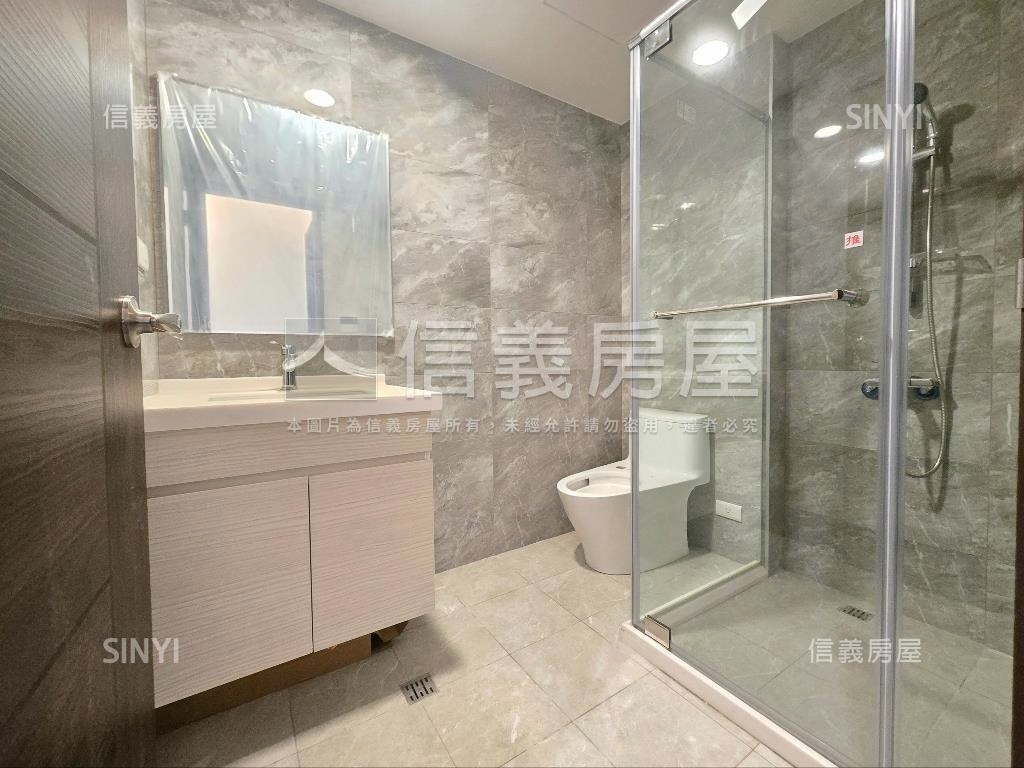 高樓視野遼闊文華三房車位房屋室內格局與周邊環境