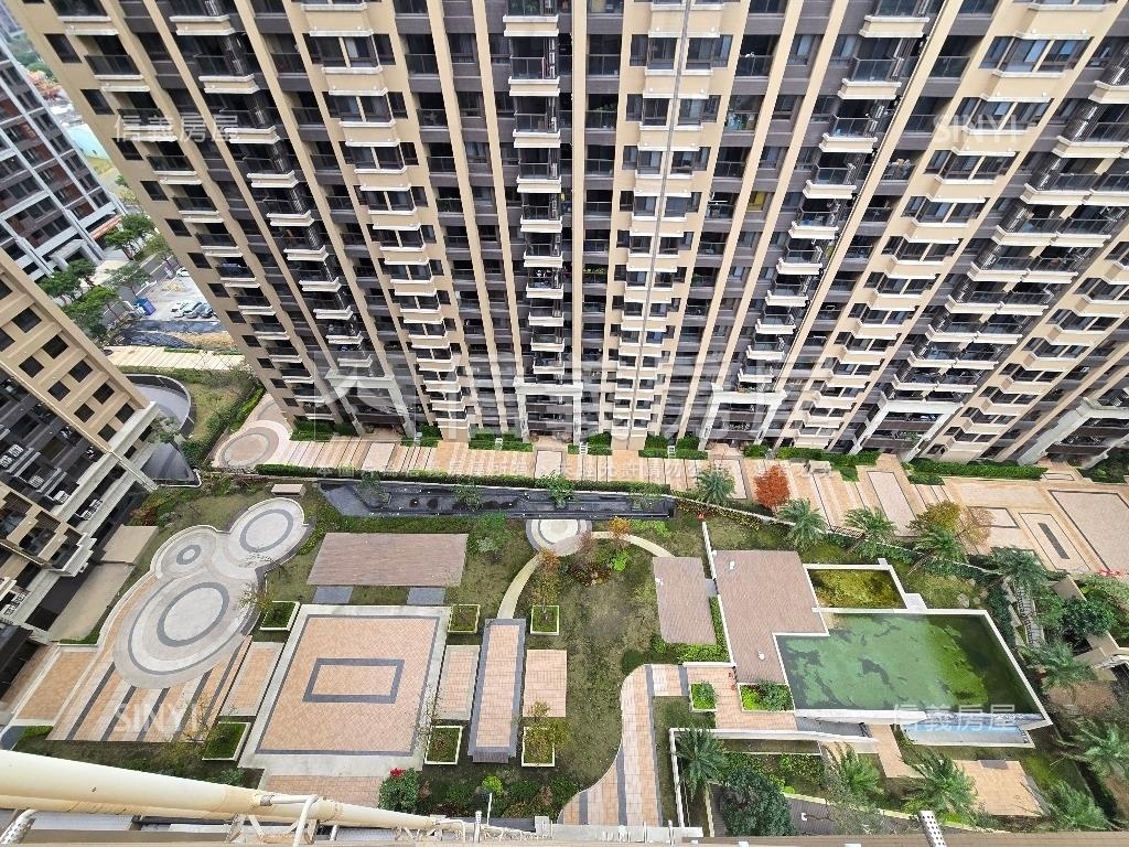 高樓視野遼闊文華三房車位房屋室內格局與周邊環境