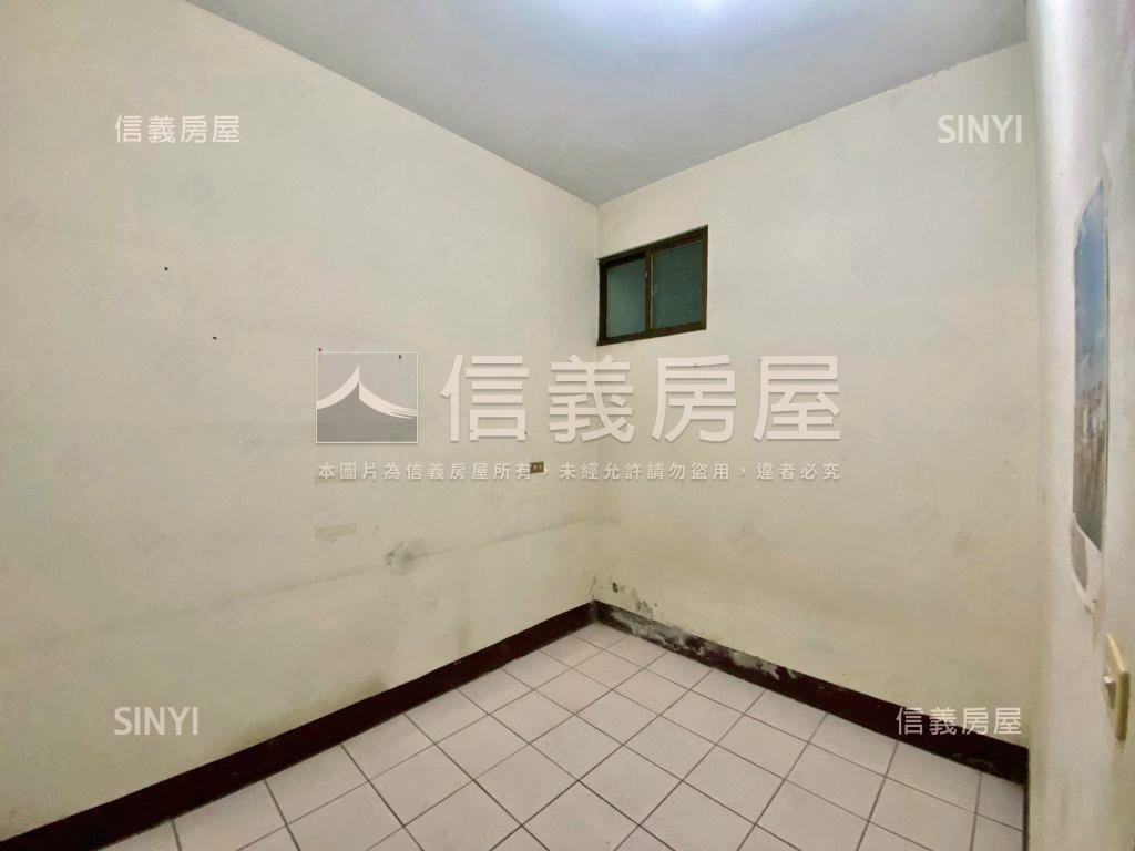 西屯大面寬臨路透店房屋室內格局與周邊環境