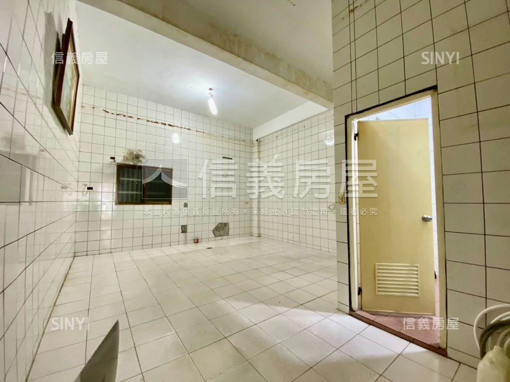 西屯大面寬臨路透店房屋室內格局與周邊環境