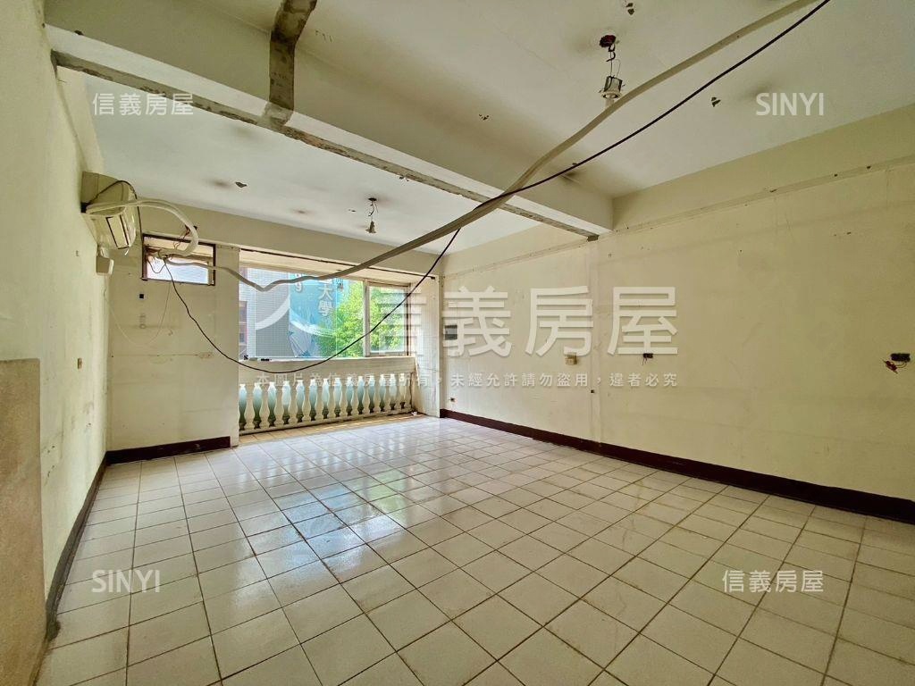 西屯大面寬臨路透店房屋室內格局與周邊環境